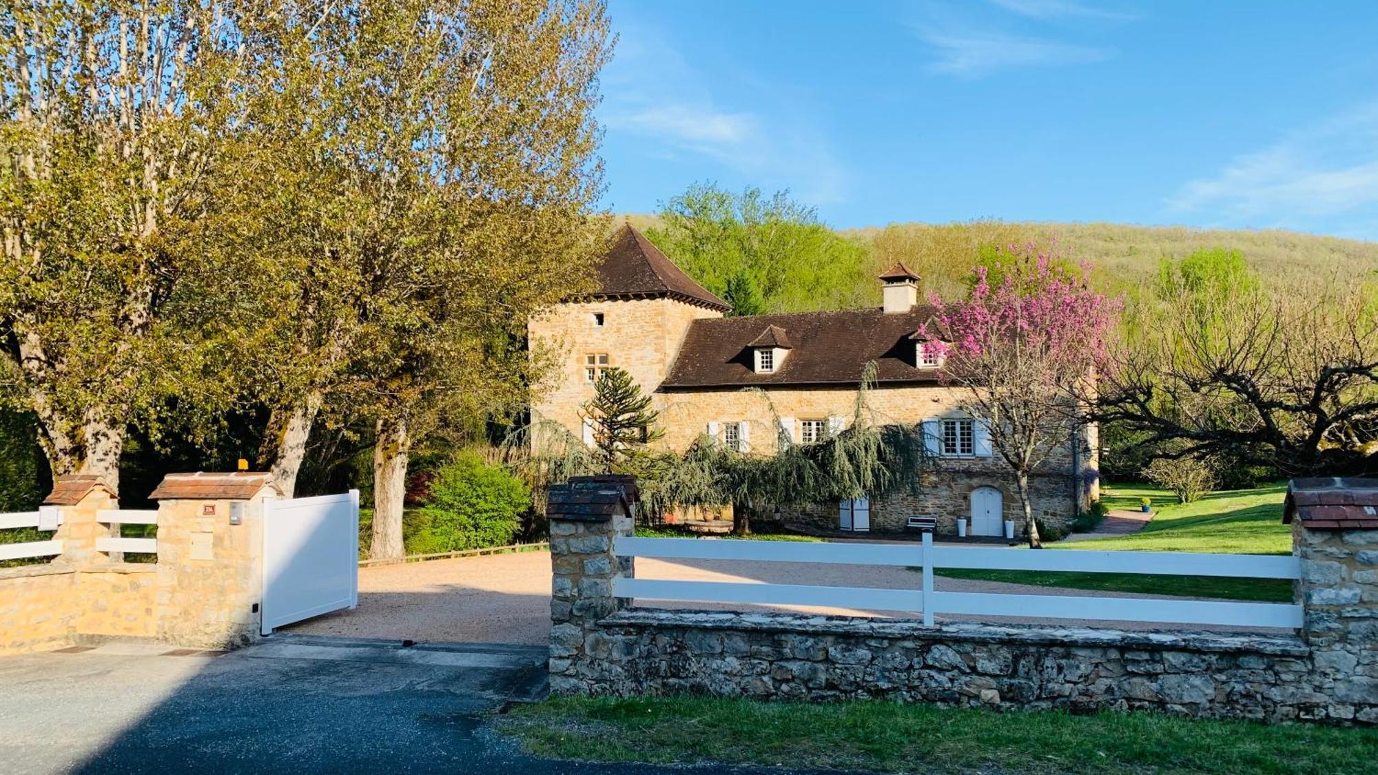 Le Moulin Du Boisset Bed & Breakfast Saint-Denis-les-Martel ภายนอก รูปภาพ